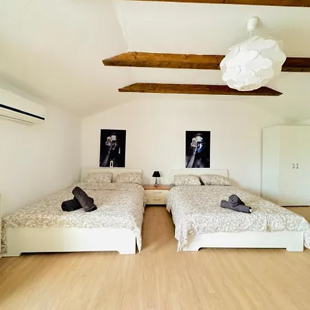 Cozy Rooms In A Villa For Groups, 16-Mins To Blumengaerten Vienna Exterior photo