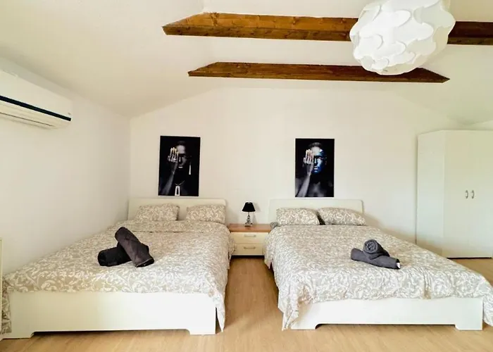 Cozy Rooms In A Villa For Groups, 16-Mins To Blumengaerten