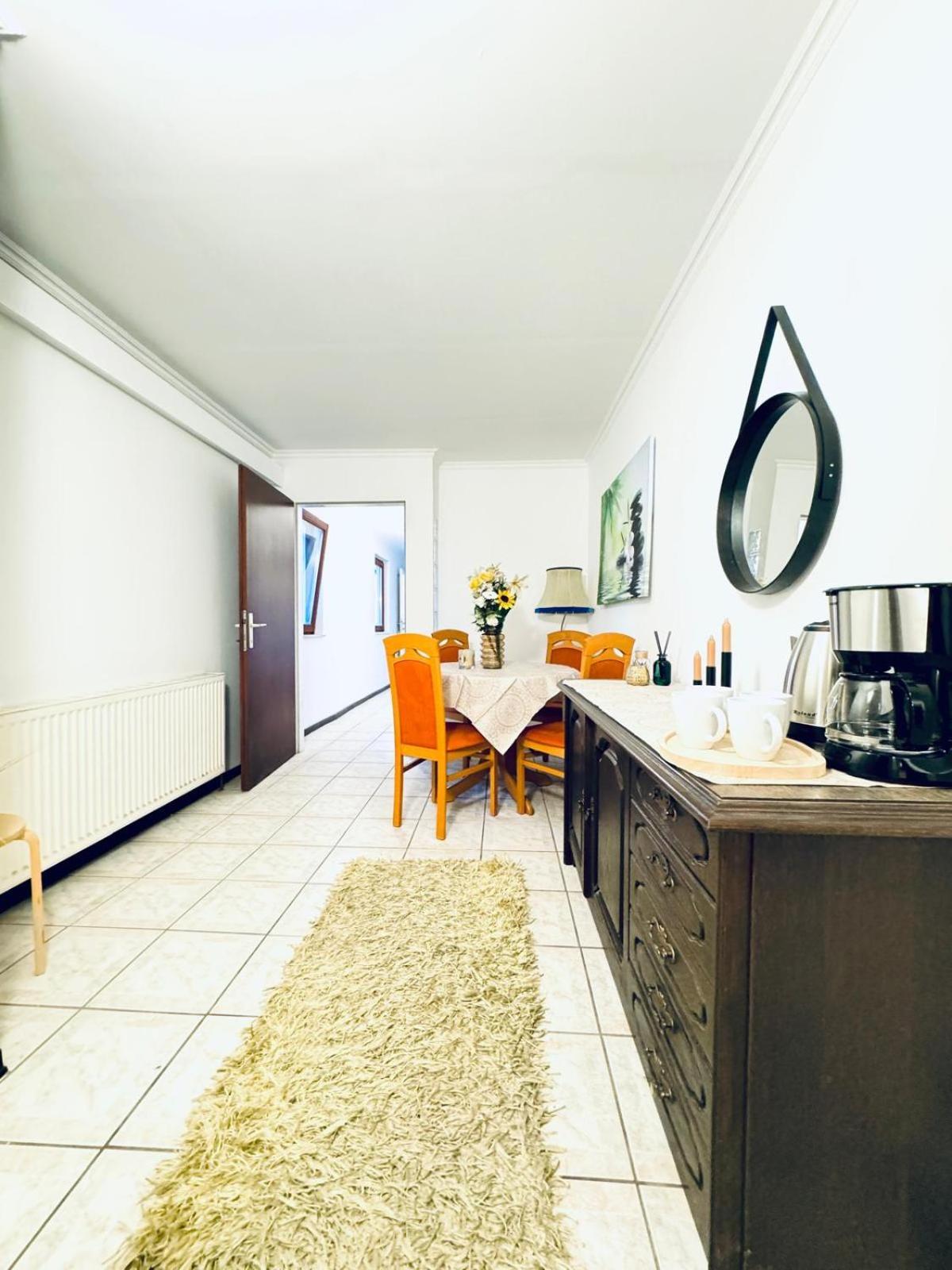 Cozy In A For Groups, 16-mins To Blumengaerten Appartement *