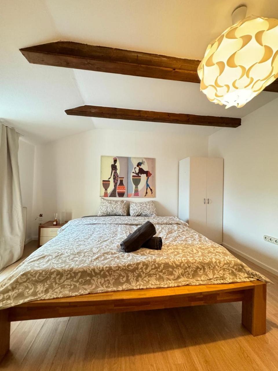 Cozy In A For Groups, 16-mins To Blumengaerten Appartement Wenen