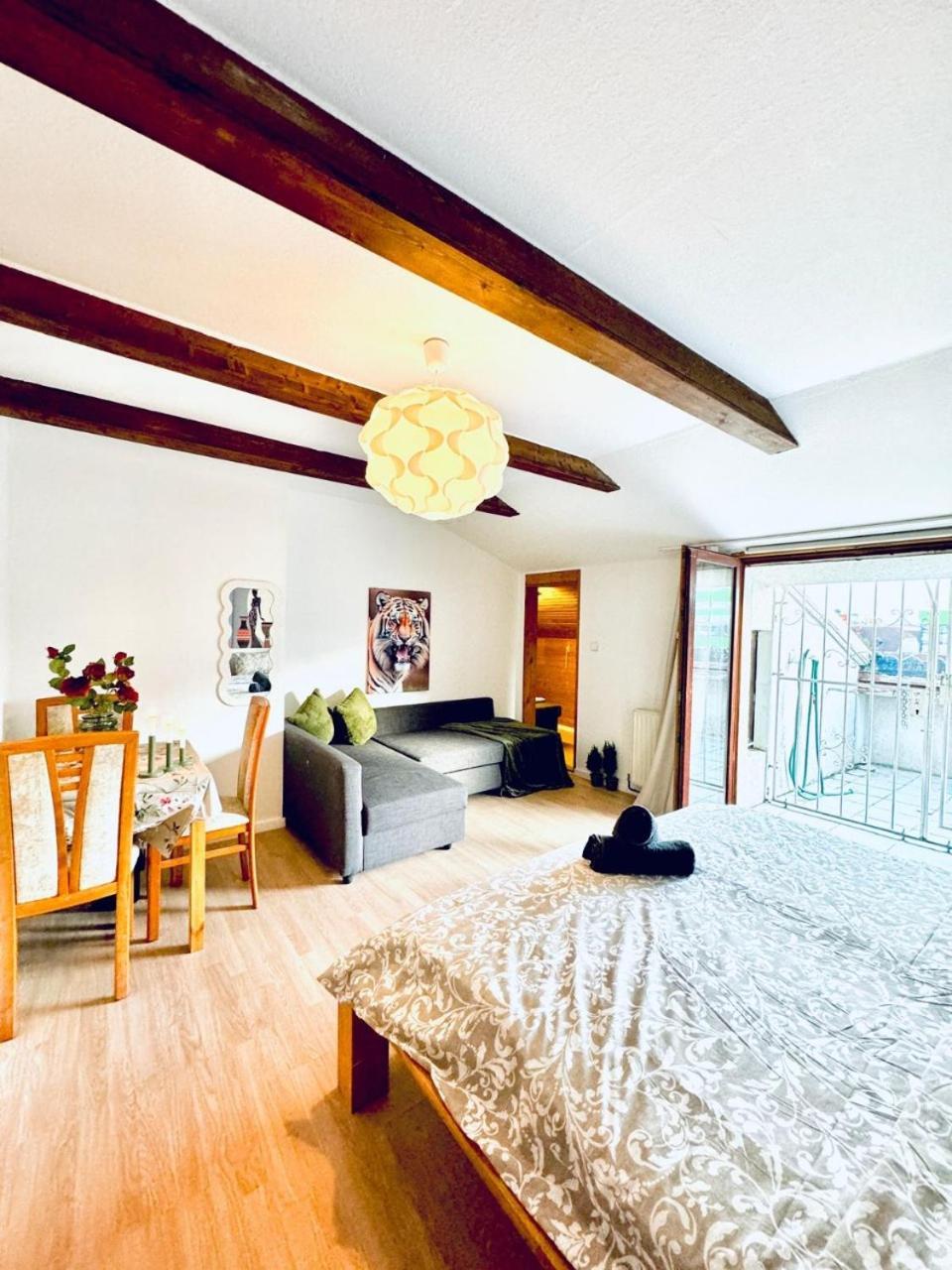 Cozy In A For Groups, 16-mins To Blumengaerten Appartement *