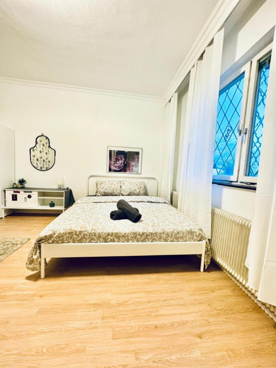 Appartement Cozy In A For Groups, 16-mins To Blumengaerten