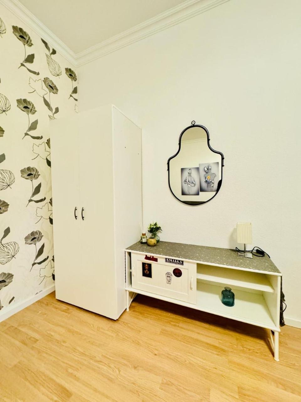 Appartement Cozy In A For Groups, 16-mins To Blumengaerten *
