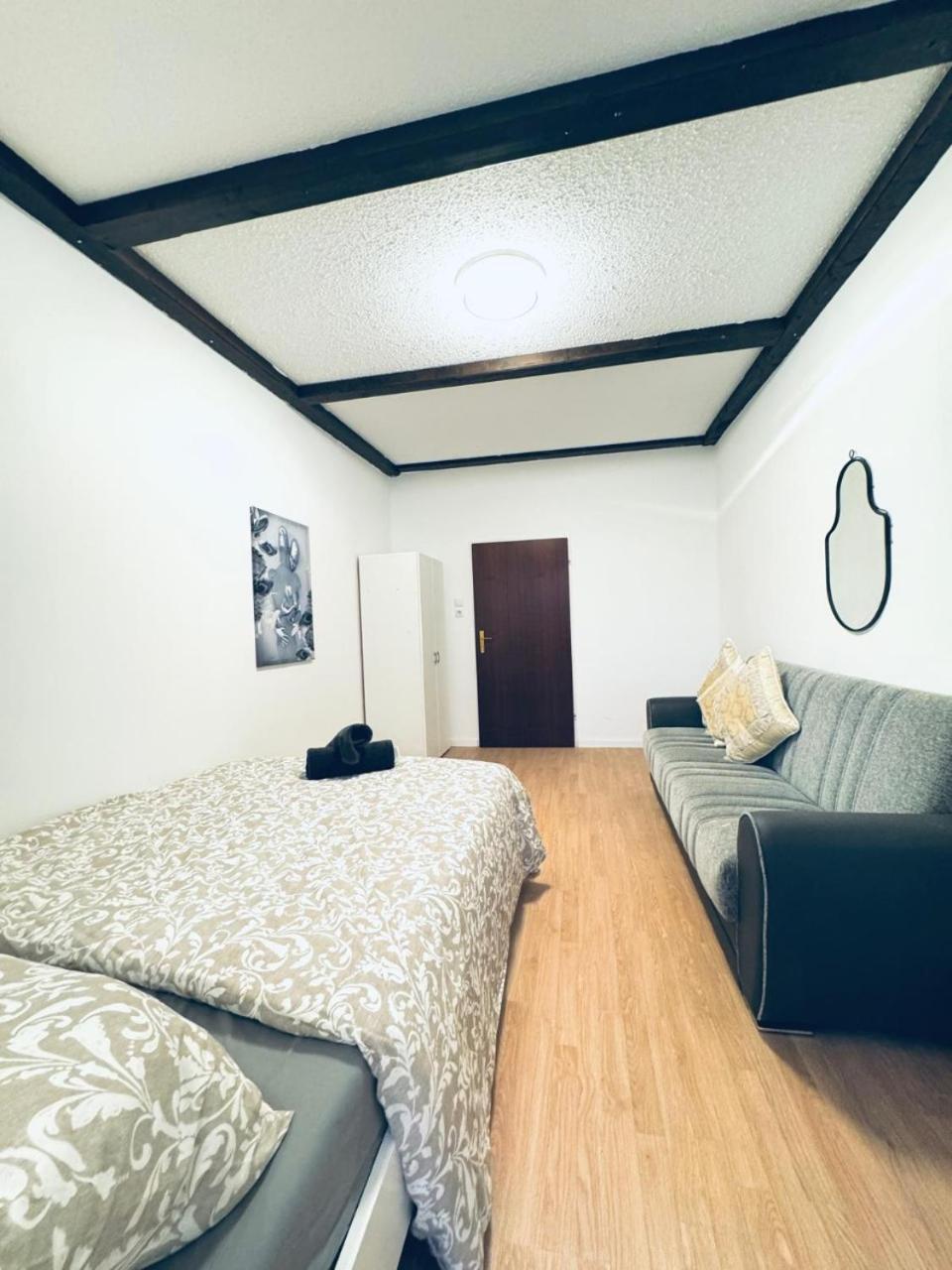Appartement Cozy In A For Groups, 16-mins To Blumengaerten